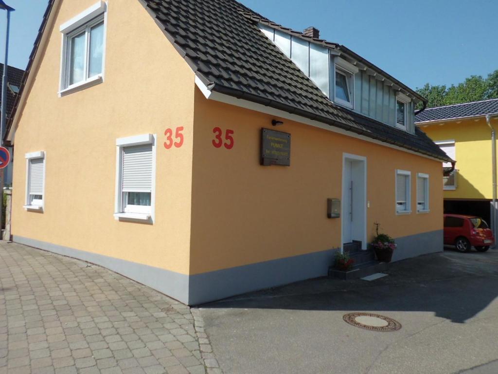Ferienwohnung Punkt, 5 Gehminuten Vom Europa-Park Руст Стая снимка